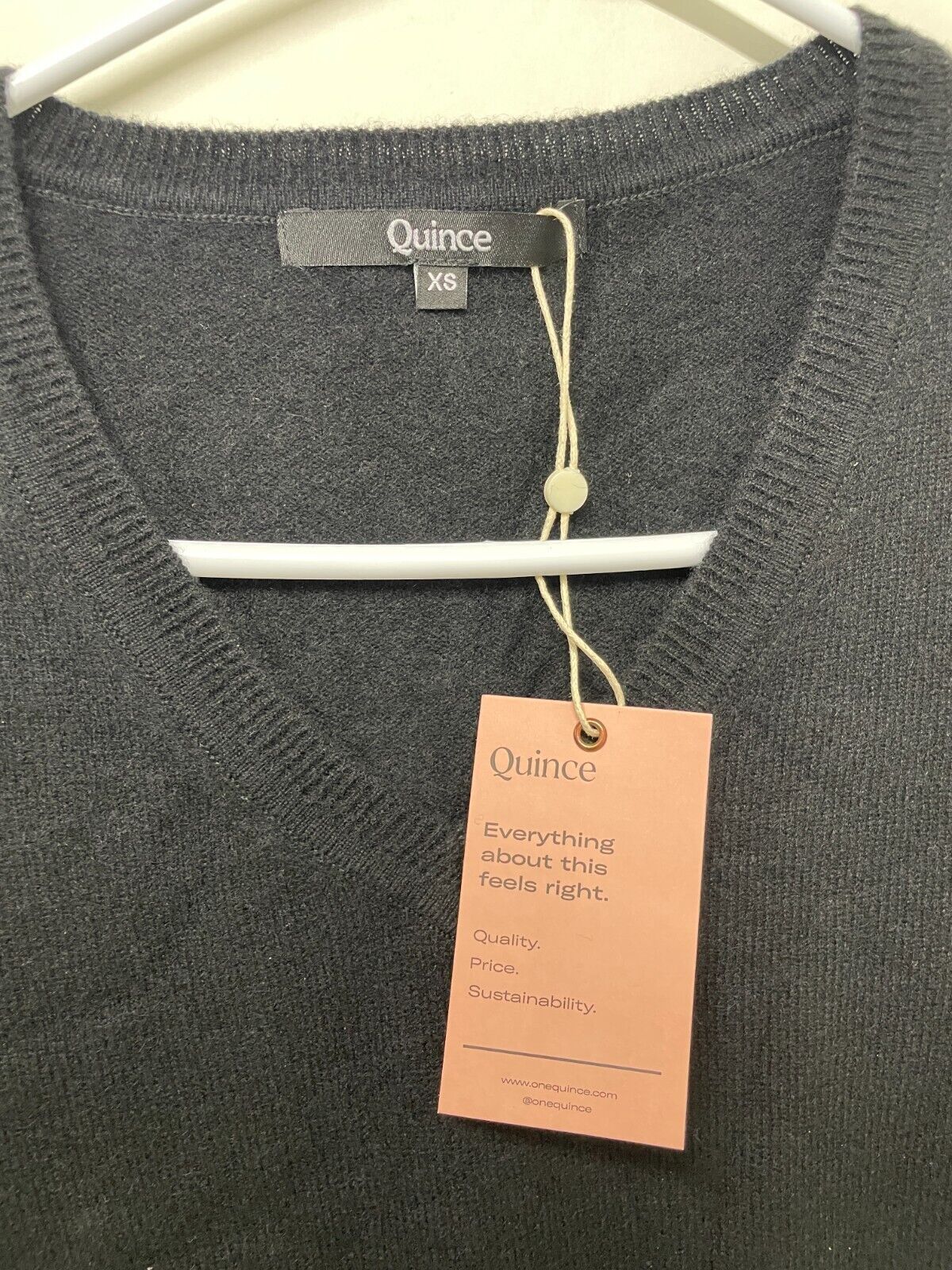 Quince Women's XS Mongolian Cashmere V-Neck Sweater Black Pullover Lightweight
