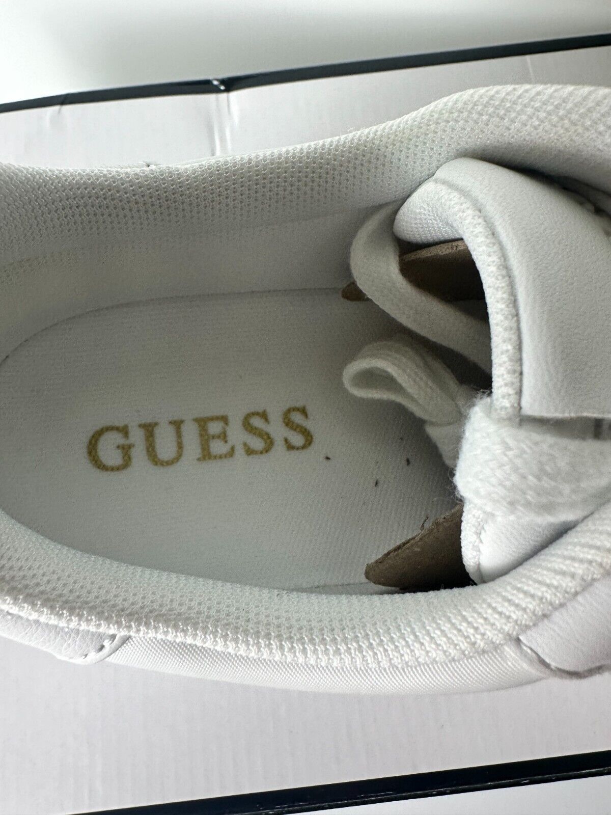GUESS Women's 8 Calebb5 Logo Low Top Faux Leather Sneakers White Black GWCALEBB5