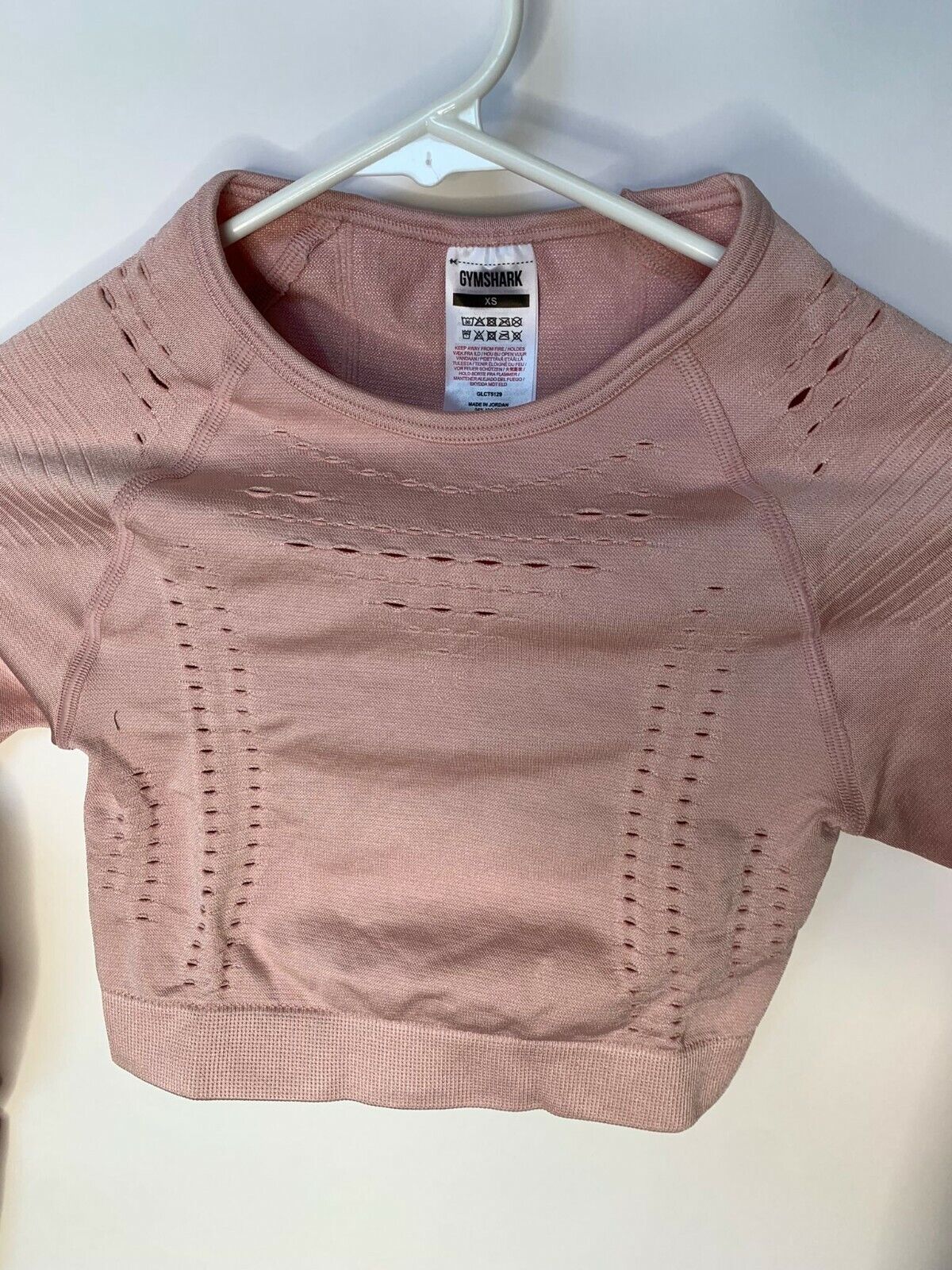 Gymshark Womens XS Glow Long Sleeve Seamless Crop Top Light Pink Perforated