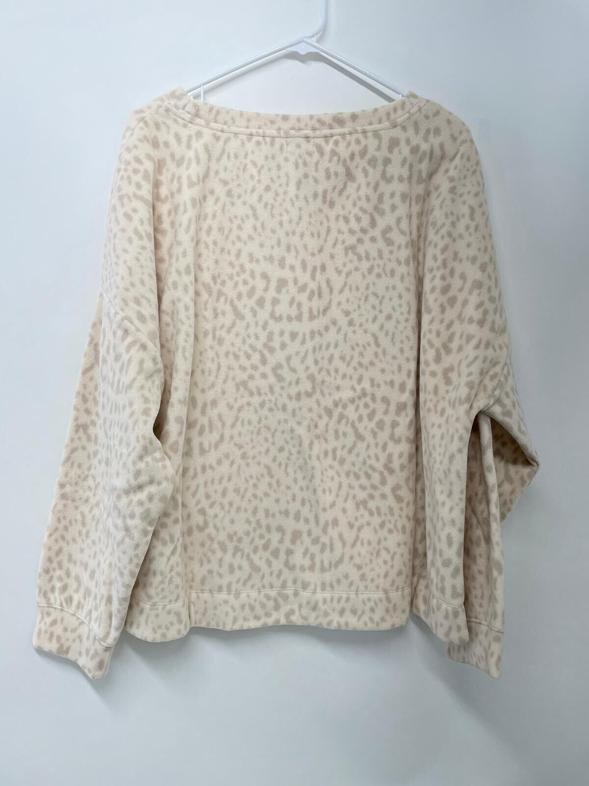 Gap Womens XL Microfleece PJ Top Birch Biege Leopard Print Fleece Sweatshirt