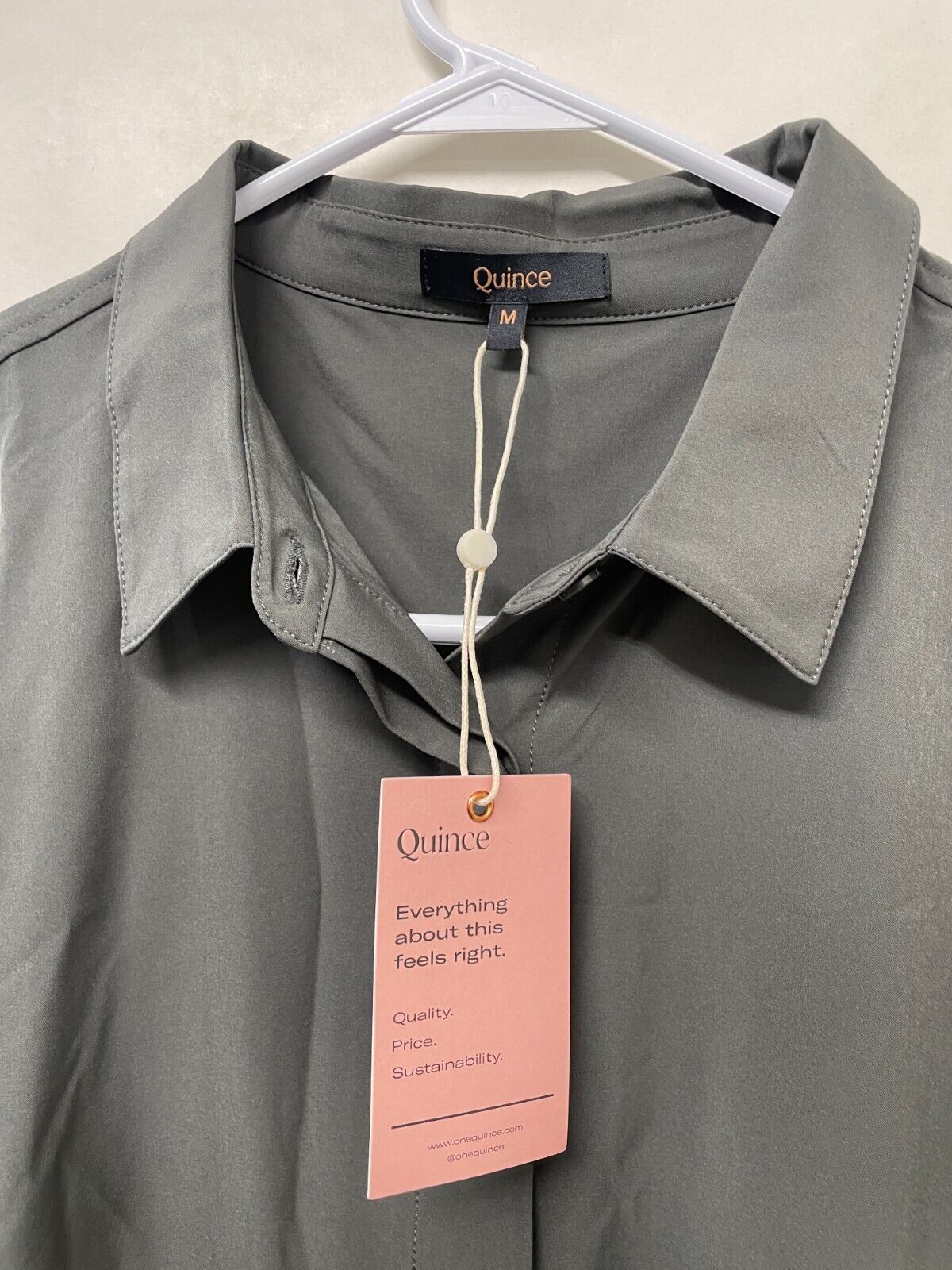 Quince Womens M Performance Tech Button Up Shirt Blouse Gray Hi-Lo Hem Stretch