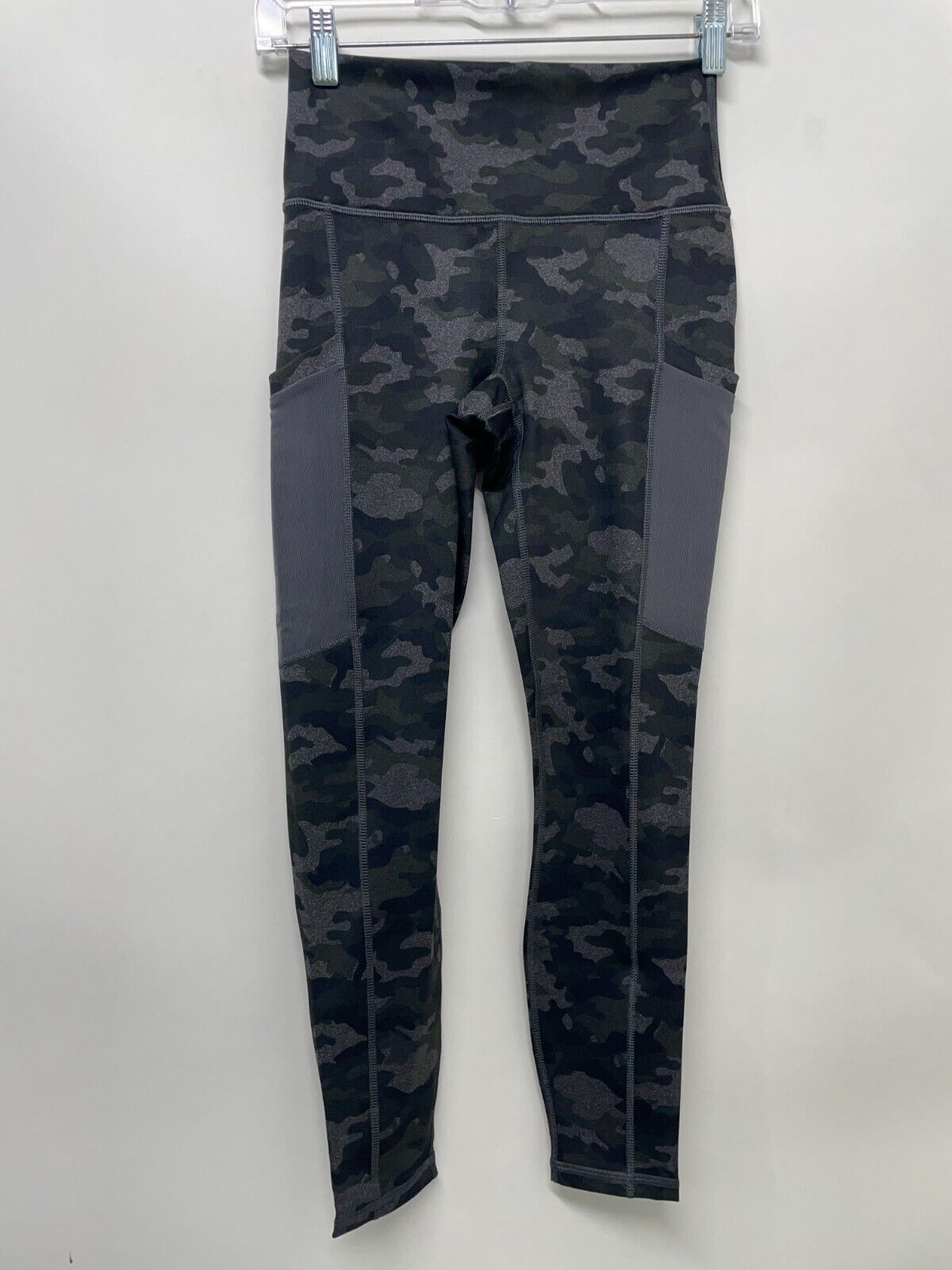 Fabletics Womens XS On-The-Go High-Waisted Leggings Gray Camo LG2045881-2482