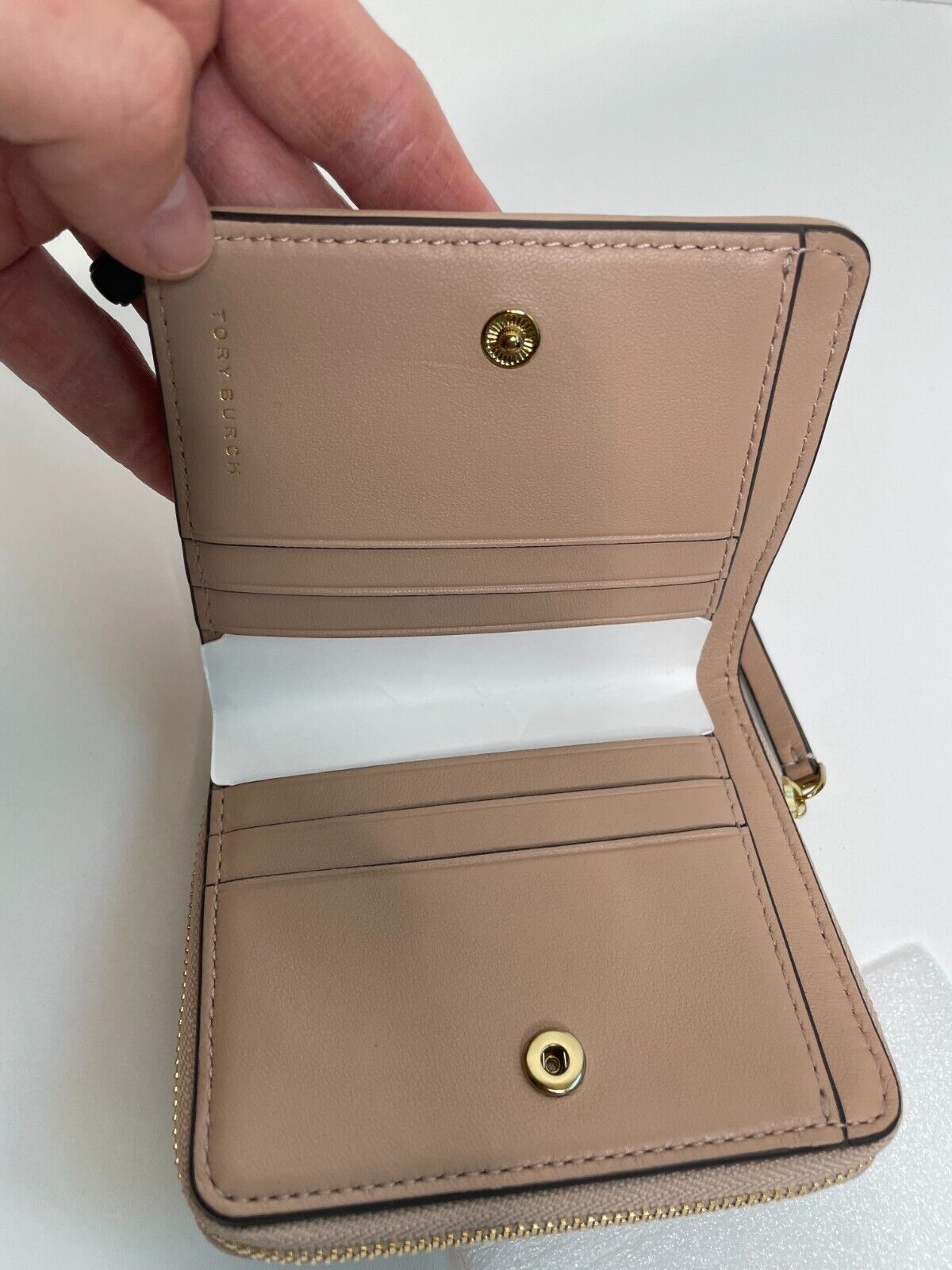 Tory Burch Kira Chevron Bi-Fold Wallet Devon Sand Quilted Leather One Size 56820