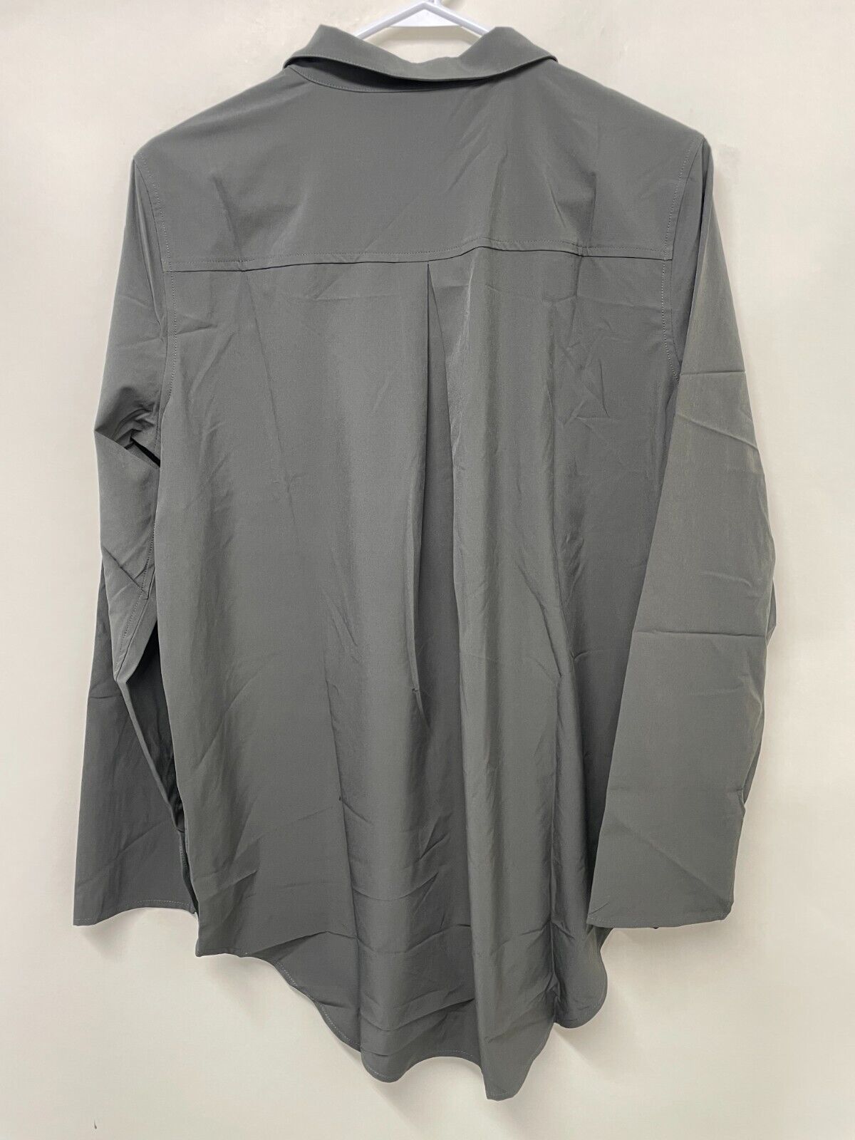 Quince Womens M Performance Tech Button Up Shirt Blouse Gray Hi-Lo Hem Stretch