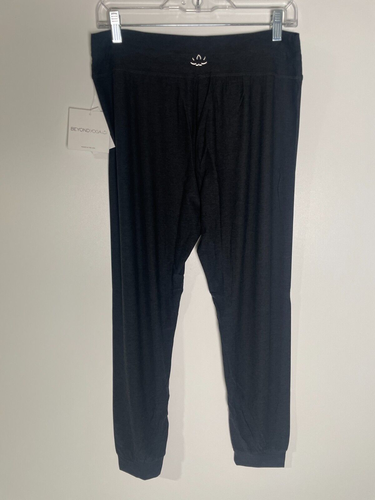 Beyond Yoga Women's L Featherweight Lounge Around Midi Jogger Black LWSD1122
