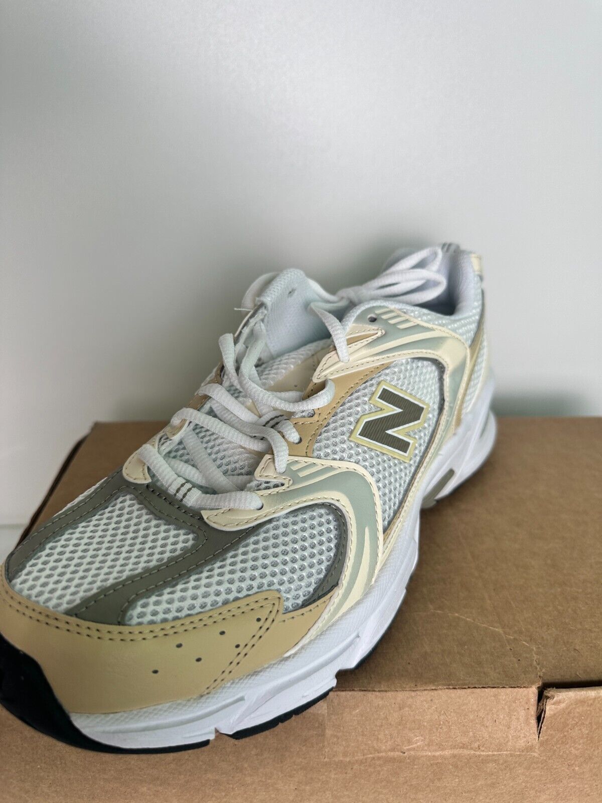 New Balance Men's 9 NB 530 Beige White Lifestyle Casual Sneaker Shoes MR530AA