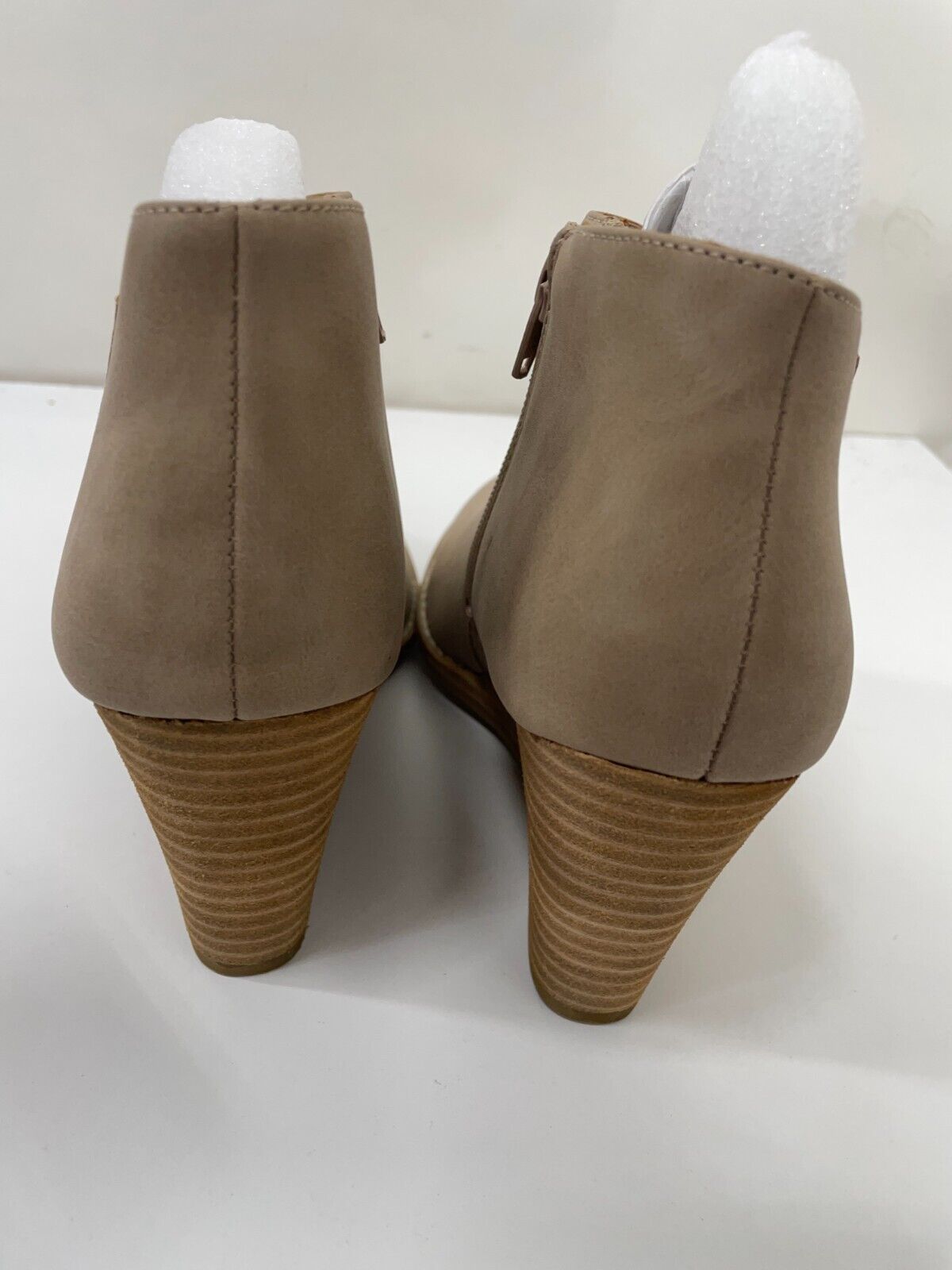 DV by Dolce Vita Womens 8 Georgi Wedge Ankle Bootie Tan Leather Zip Boot Shoe