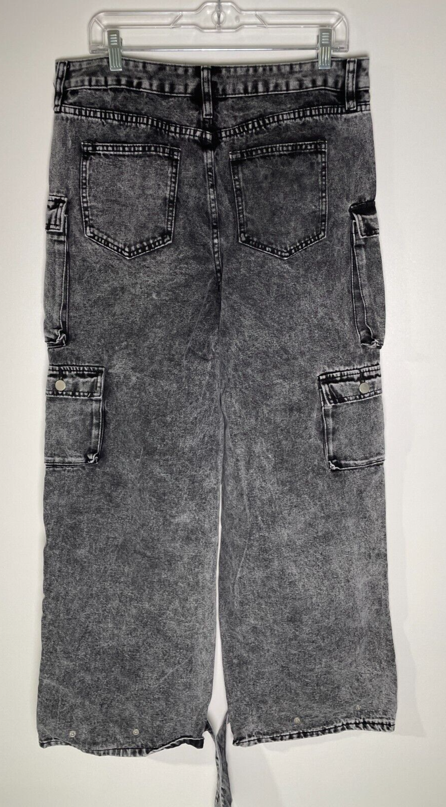Fashion Nova Women's 13 Billie Low Slung Cargo Jeans Acid Wash Black DT14U