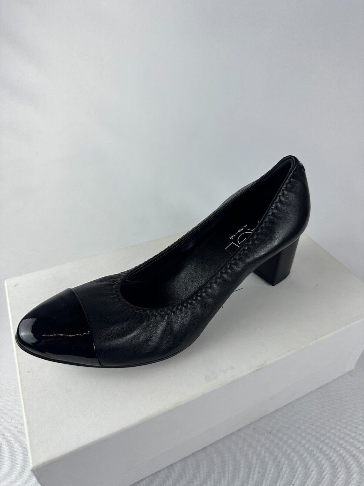 AGL Attilio Giusti Leombruni Womens 39.5 Black Leather Pump Shoe Cap Toe N152015
