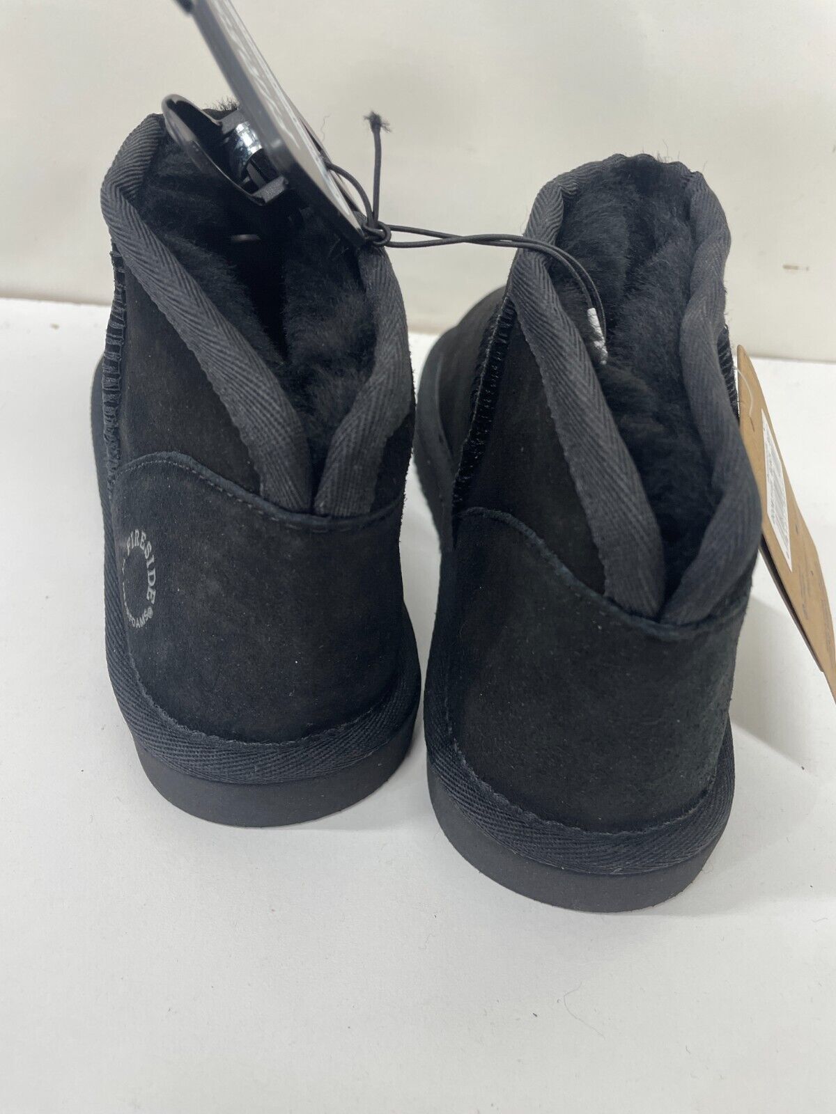Fireside by Dearfoams Womens 7 Riverland Shearling Micro Bootie Black DCOM 31191
