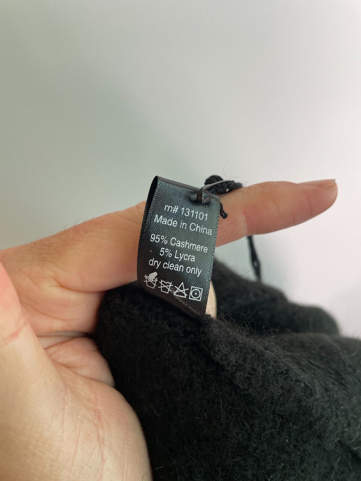 Beryll Women's One Size Cashmere Hooded Cardigan Sweater Black Oversized Pockets