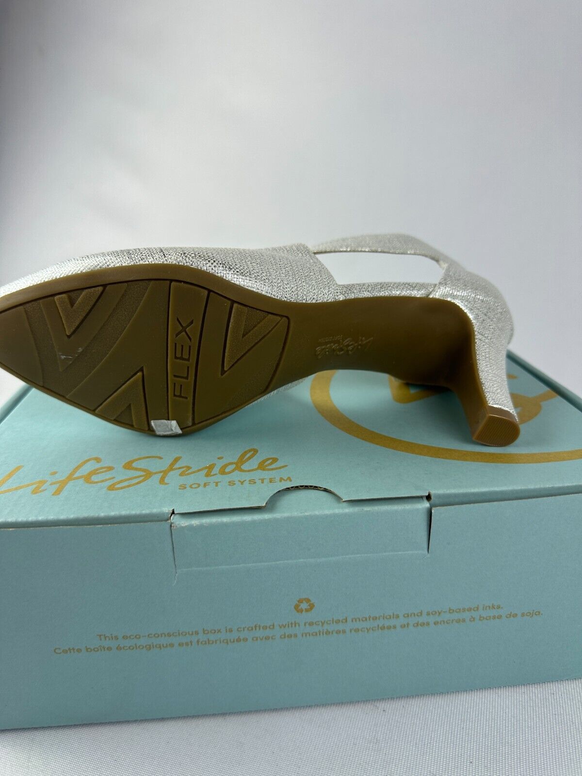 Life Stride Womens 8.5 Giovanna 2 Pump Shoes Silver Almond Toe Cutout G0661S2900