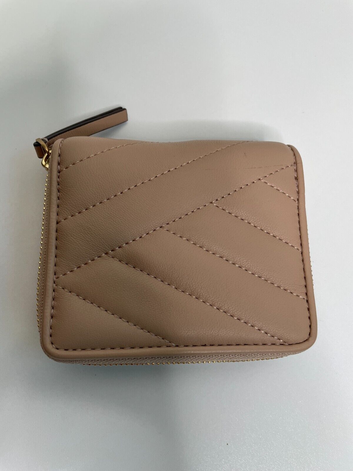 Tory Burch Kira Chevron Bi-Fold Wallet Devon Sand Quilted Leather One Size 56820