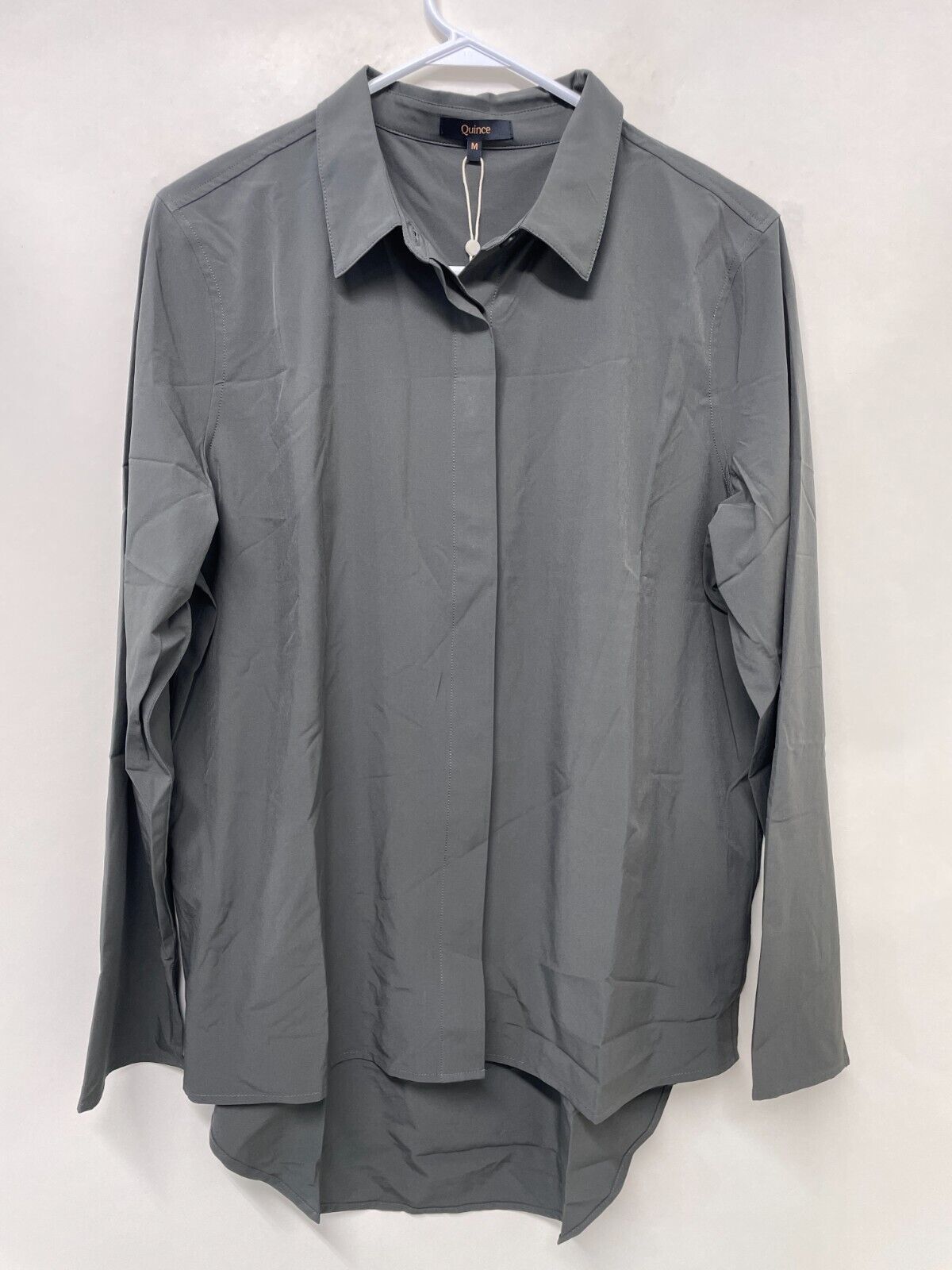 Quince Womens M Performance Tech Button Up Shirt Blouse Gray Hi-Lo Hem Stretch