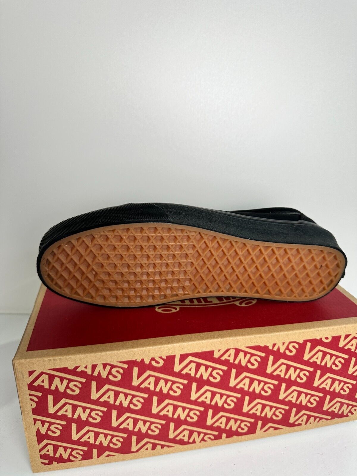 Vans Men's 8 Old Skool Black Casual Skateboarding Sneaker Shoe VN000D3HBKA