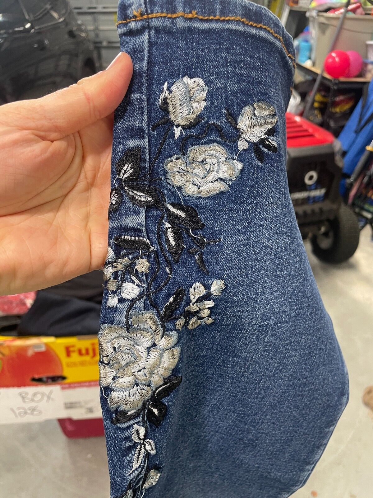 Flamingals Womens 2XL Straight Leg Jeans Blue Embroidered Floral Mid-Waist Denim