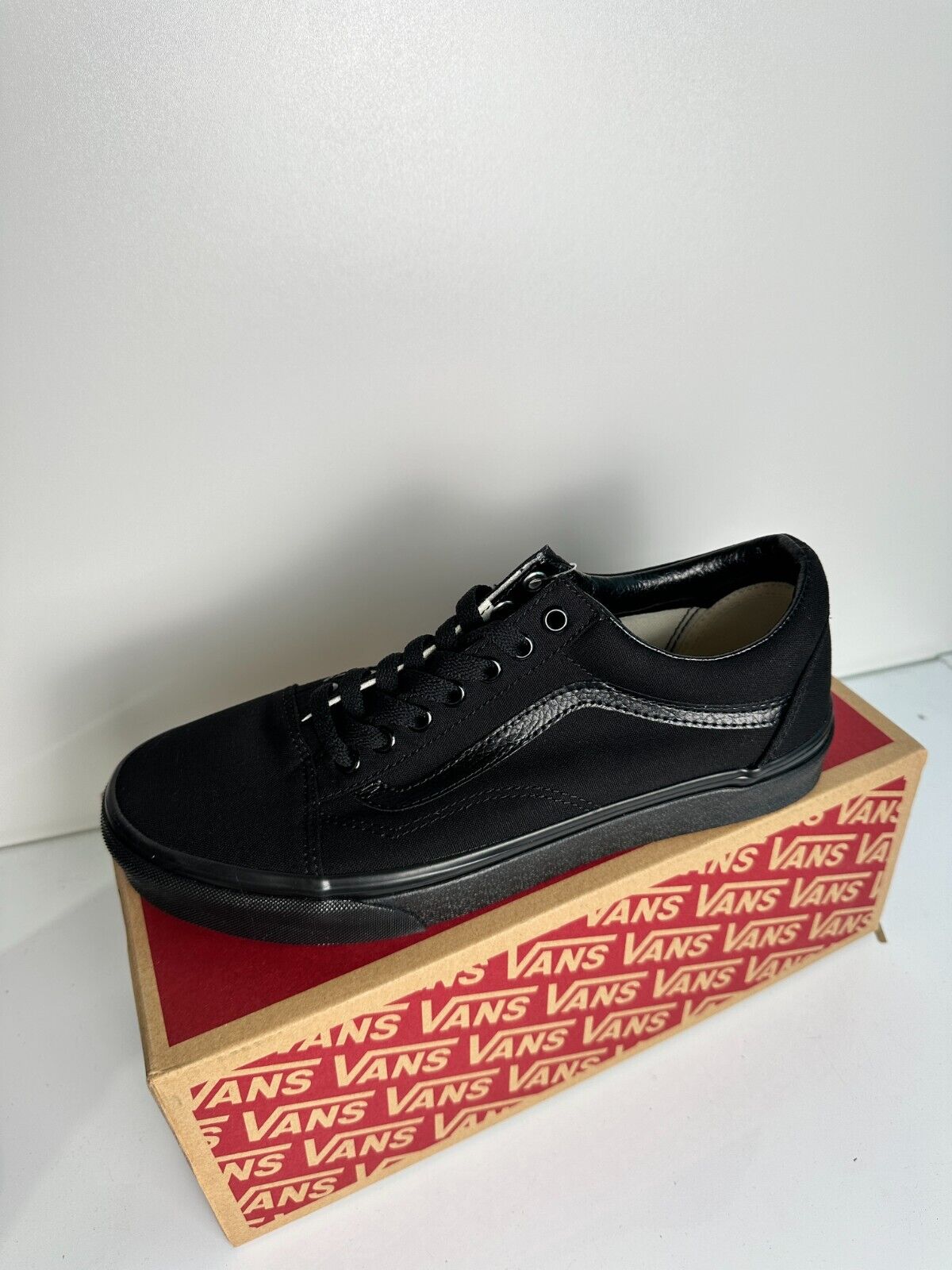 Vans Men's 8 Old Skool Black Casual Skateboarding Sneaker Shoe VN000D3HBKA