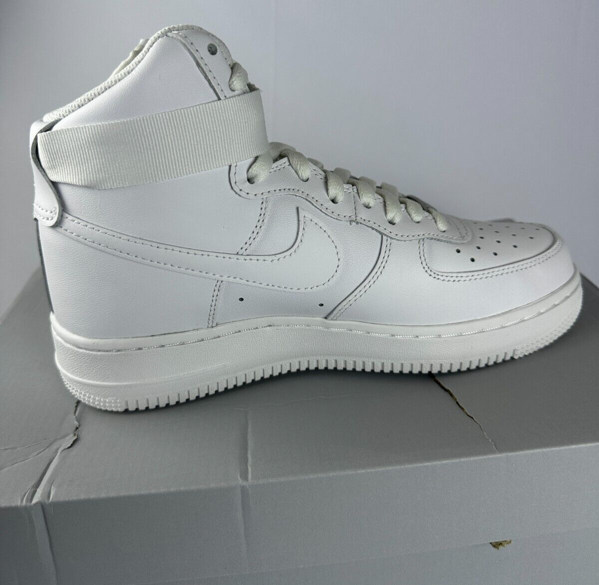 Nike Womens 8 Air Force 1 High Triple White Casual Lifestyle Sneakers DD9624 100