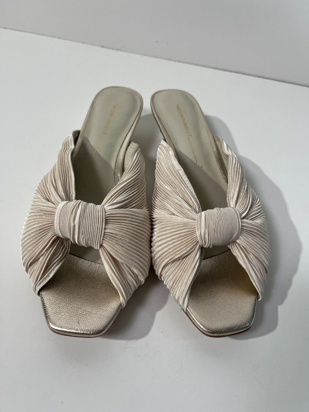 Internationally Women's 8 Curfew Satin Knotted Kitten Heels Ivory ELD1-1408