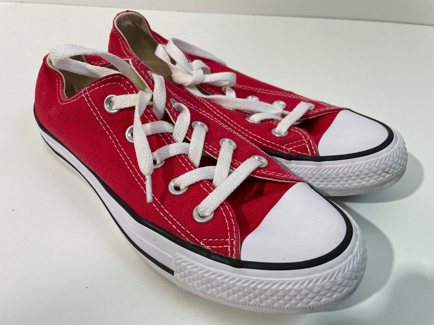 Converse All Star Women's 6 Low Top Lace Up Canvas Sneakers Red Unisex M9696