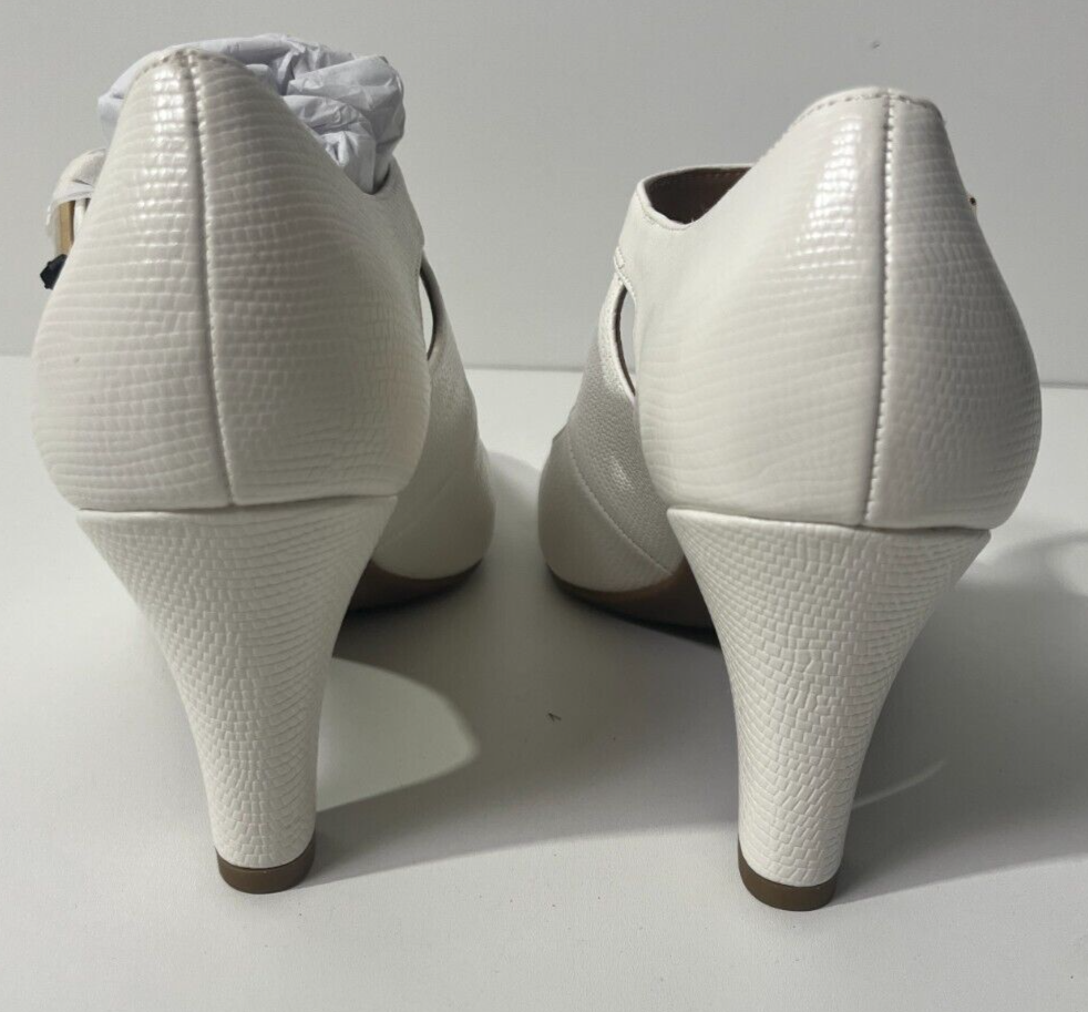 Giani Bernini Women's 7M Velmah Memory Foam Mary Jane Pump Heels White Lizard