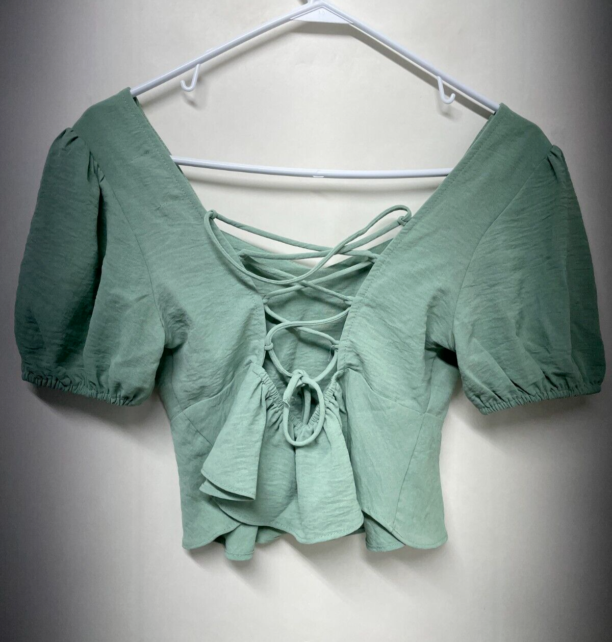 Altar'd State Women S Puff Sleeve Lace Back Crop Top Sage Green Peplum BE22780