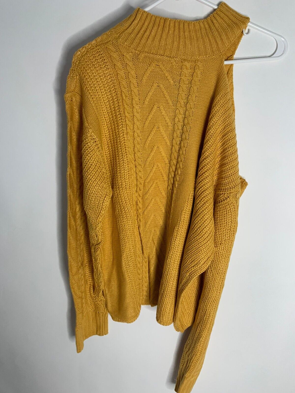 Ann Kaci California Womens Cut Out Drop Shoulder Cable Knit Sweater Yellow