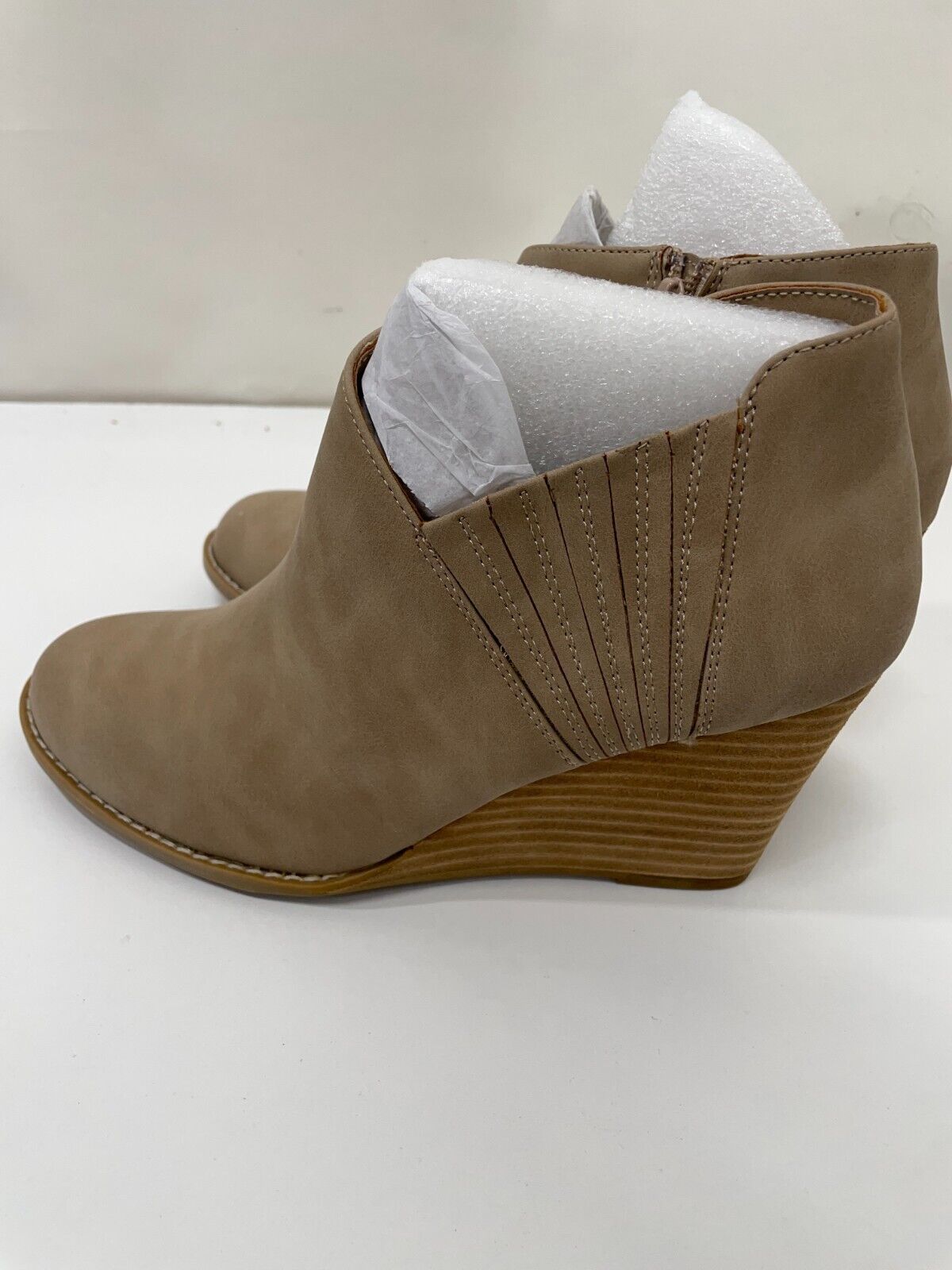 DV by Dolce Vita Womens 8 Georgi Wedge Ankle Bootie Tan Leather Zip Boot Shoe