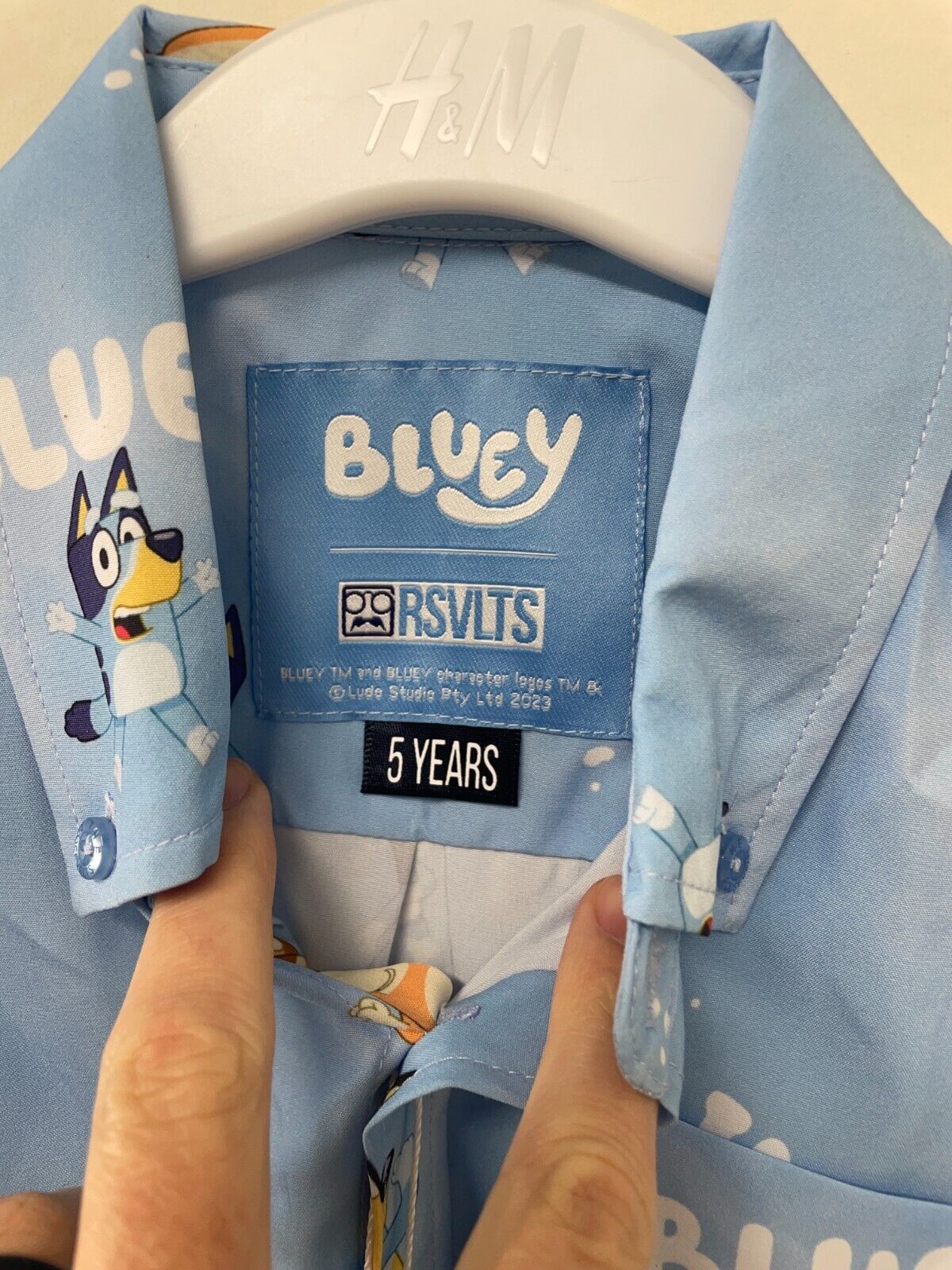 RSVLT Boys 5T Bluey Meet the Heelers Button Up Shirt Light Blue Short Sleeve