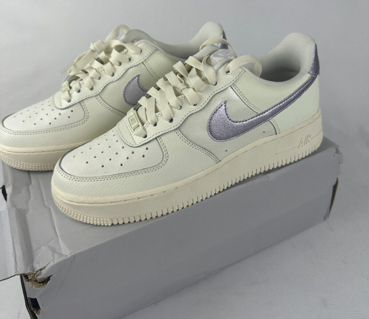 Nike Womens 9 Air Force 1 Low Top Sail Oxygen Purple Sneaker DV7470-100