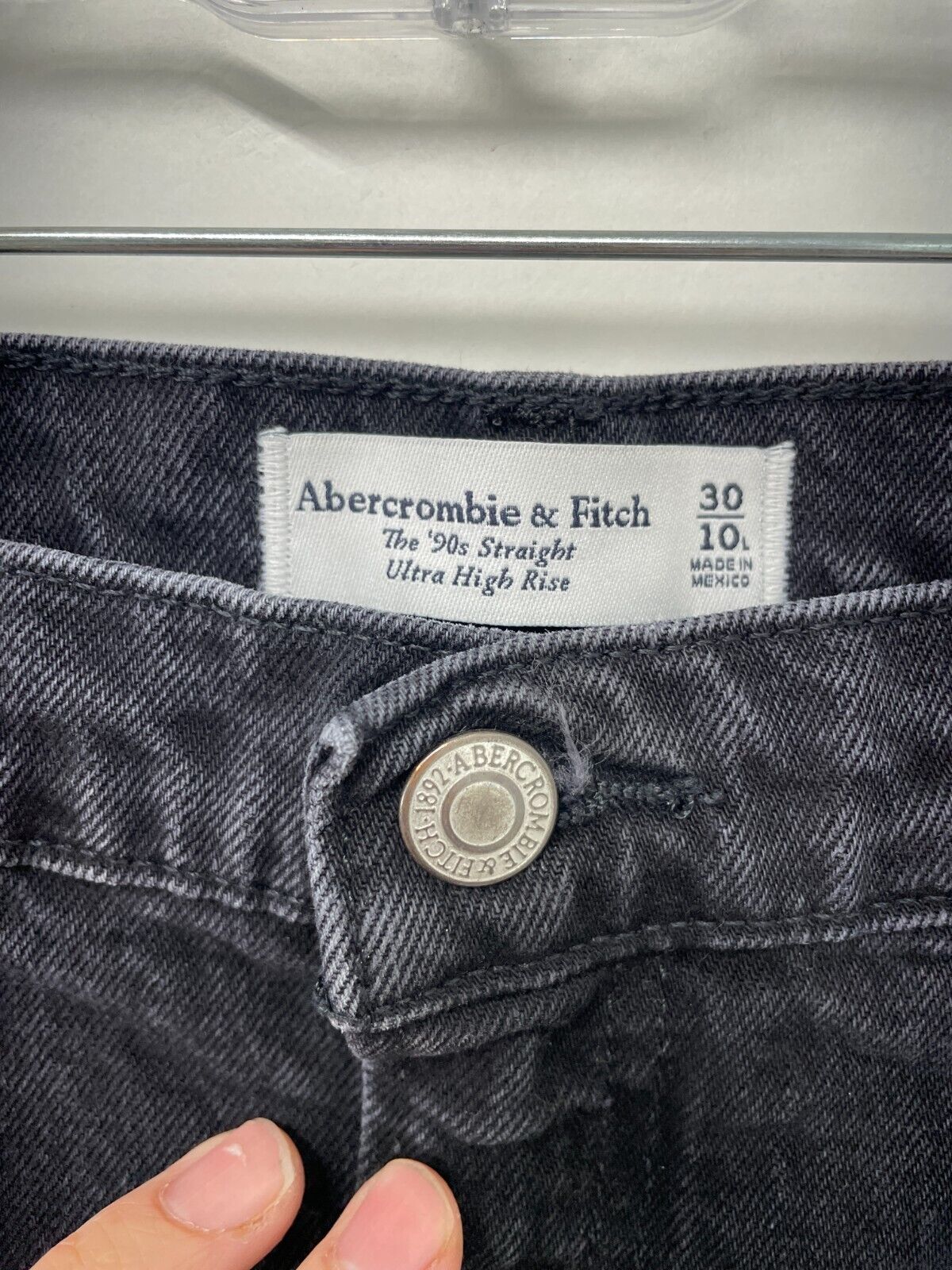 Abercrombie & Fitch Womens 30/10L Ultra High Rise '90s Straight Jean Black Denim