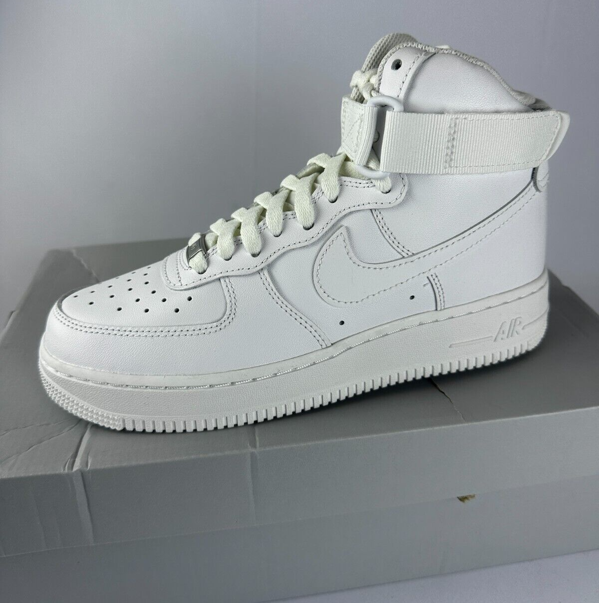 Nike Womens 8 Air Force 1 High Triple White Casual Lifestyle Sneakers DD9624 100