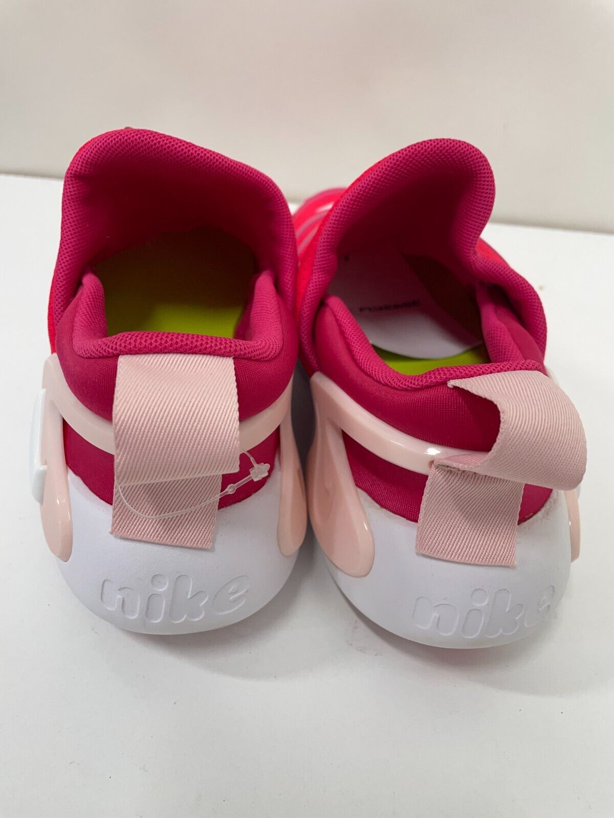 Nike Kids 3Y Dynamo Go Strawberry Sneaker Siren Red/Rush Pink DO9375-600 NWT
