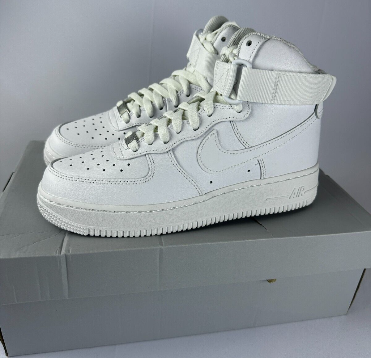 Nike Womens 8 Air Force 1 High Triple White Casual Lifestyle Sneakers DD9624 100